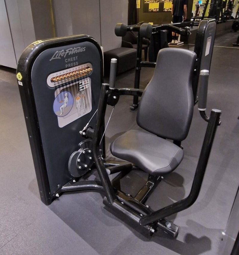 Circuit Series Chest Press, lietots